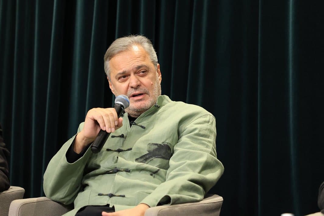 Ben Blushi e promovon romanin “Jam Mysliman”, ndan fotografi nga ngjarja
