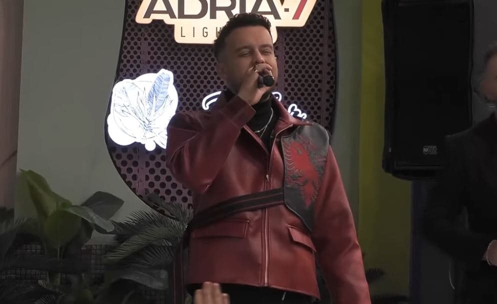 "Mora fjalë" - Kushtrimi i këndon komandantit Adem Jashari (VIDEO)