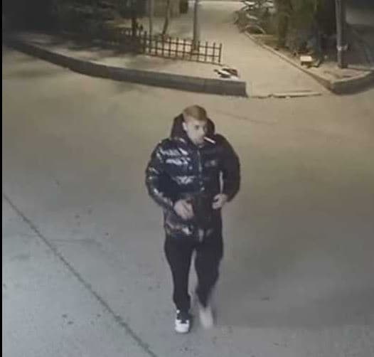 Personi në fotografi kërkohet për vjedhje të rëndë në Prizren