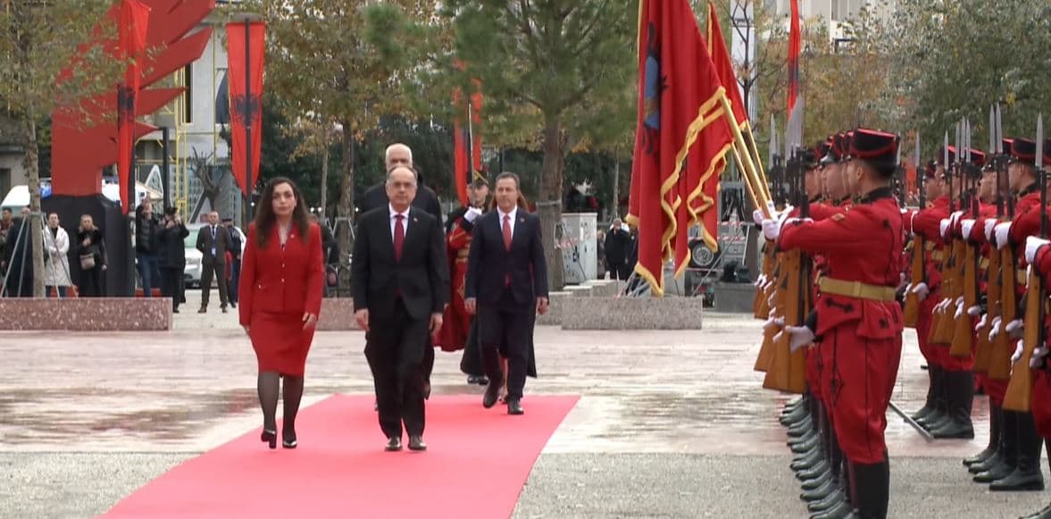 Manifestimi në Vlorë, Osmani te Begaj e Rama për Ditën e Flamurit (VIDEO)
