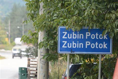 ​Bllokuan rrugën me kamion në Zubin Potok, policia interviston dy persona