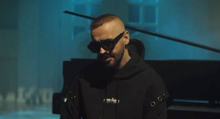 2Ton po vjen me këngën “Interes” (VIDEO)