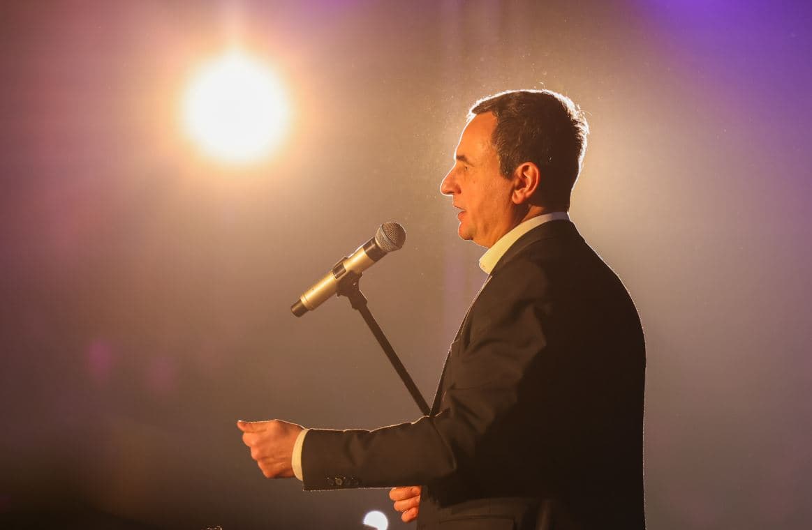 Albin Kurti feston ditëlindjen