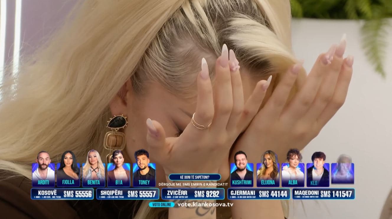 Benita shfaqet në gjendje të rënduar emocionale (VIDEO)