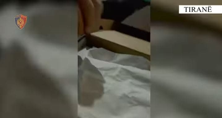 Arrestohet një 23-vjeçar në Tiranë, sekuestrohen 1 kg kanabis në trajtë xhelatine (VIDEO)