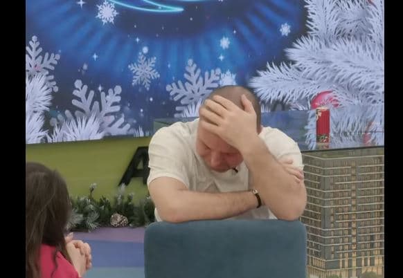 “Më mungon familja shumë” - Labi shpërthen në lot (VIDEO)