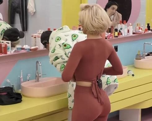 Dolces s’ia ndjen për Edin, e fillon ditën me vallëzim sensual (VIDEO)