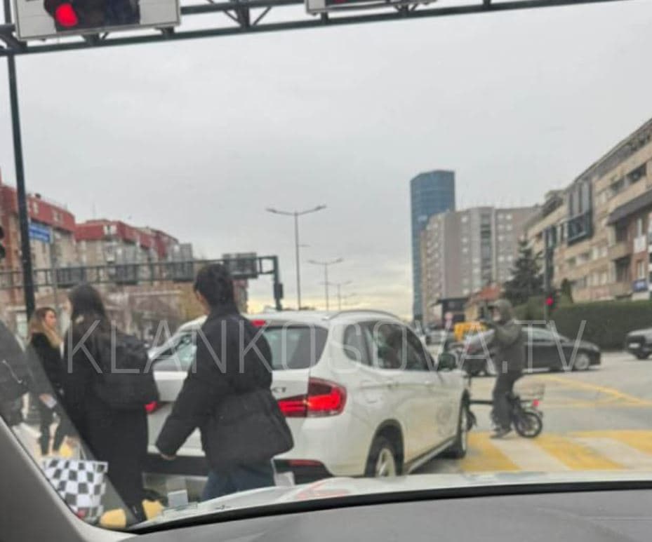 Manovrat e rrezikshme në semaforët e Prishtinës alarmojnë qytetarët: Shqetësuese...