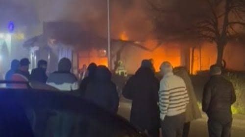 Policia: Nuk ka të lënduar, dëmi i zjarrit në Prizren është i madh