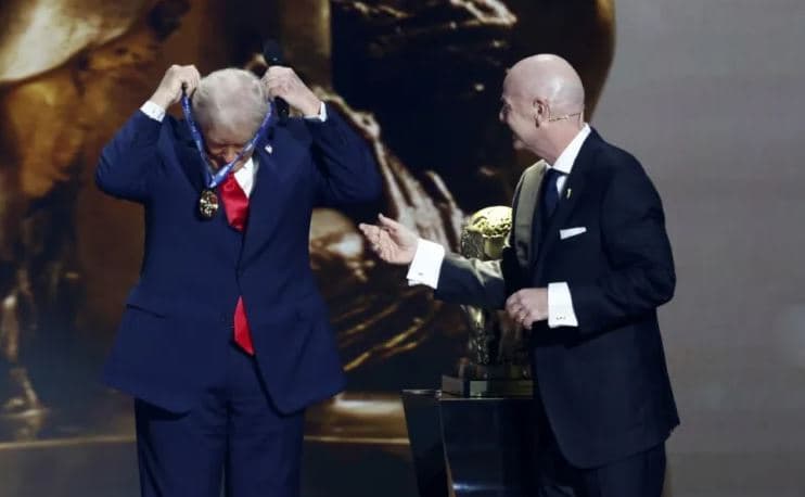 Infantino përballet me ankesë etike për çmimin e paqes dhënë Trump-it