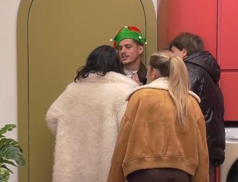 "Ma hap derën" - Londrimi ia zë derën Albës! (VIDEO)