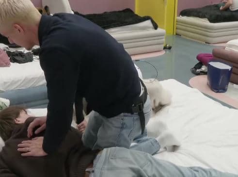 “Sa i mbrapsht je...”, Londrimi ngacmon Klodin (VIDEO)