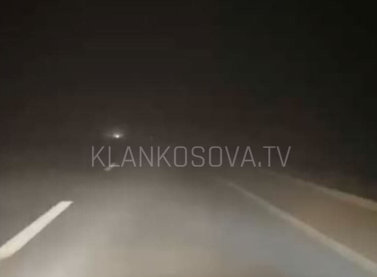 Kujdes! Mjegulla kaplon magjistralen Prishtinë-Pejë (VIDEO)