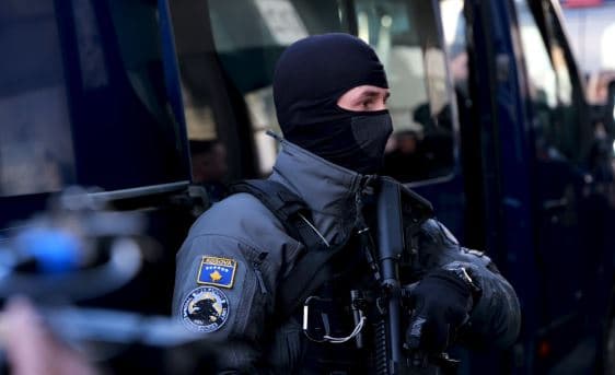 Ekstradohen nga Shqipëria në Kosovë dy shqiptarë, kërkoheshin përmes INTERPOL-it
