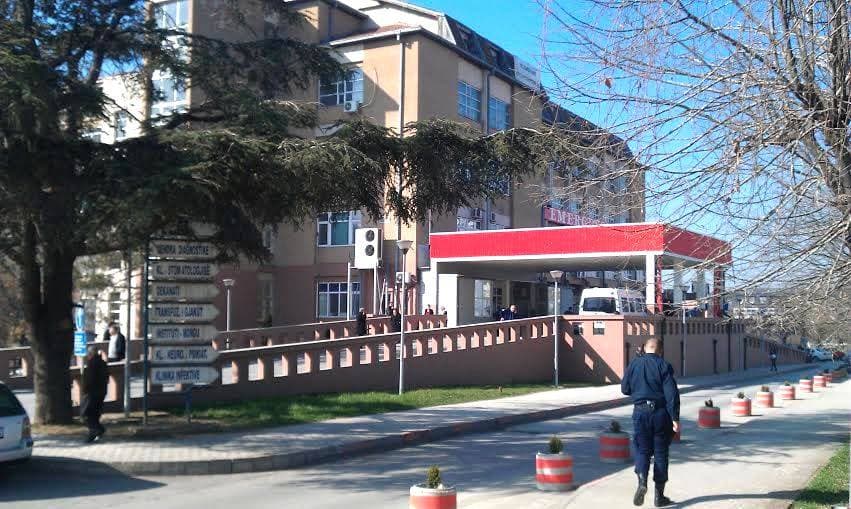 Prizren: Vetura godet një këmbësor, përfundon në QKUK (VIDEO)