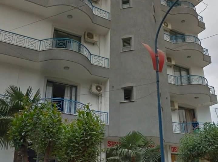 “Pse të kalosh ti i pari”, 15-vjeçari u godit me thikë në qafë nga 13-vjeçari në Sarandë