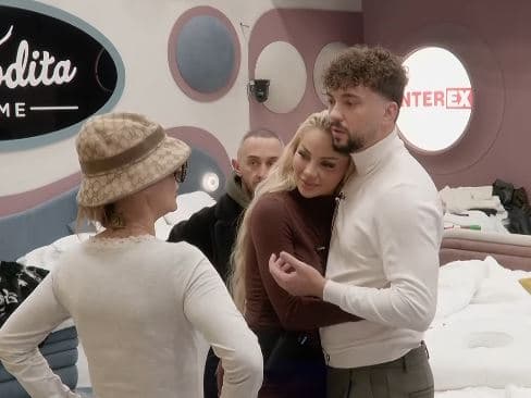 Gjest i ëmbël: Benita përqafon Toneyn (VIDEO)