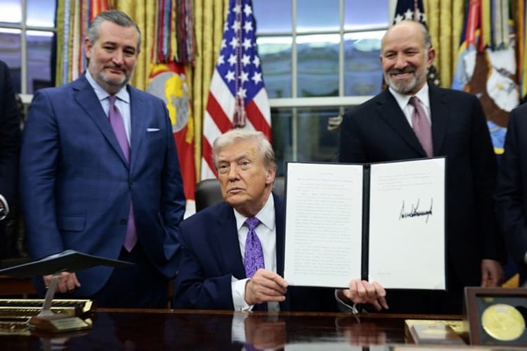 20 shtete amerikane ngritën padi për vendimin e Trump për vizat