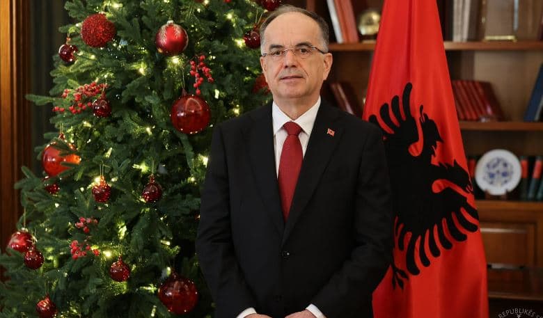 "Zoti e bekoftë Shqipërinë dhe të gjithë shqiptarët", Begaj me urim të veçantë (VIDEO)