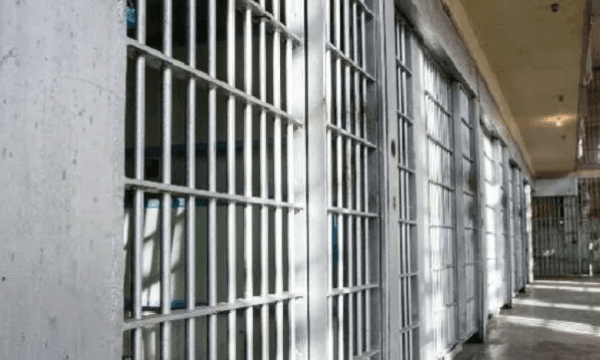 Qeveria shqiptare bën amnisti në fundvit, 300 të burgosur përfitojnë lirinë - 900 të tjerë ulje dënimi