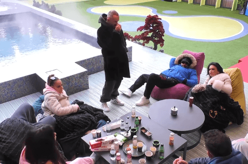 “Natën s’merrja frymë – trus by**ën”, degradon debati mes Shkurtës dhe Albës (VIDEO)