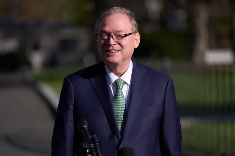 Kush është Kevin Hassett, kandidati kryesor i Trumpit për të drejtuar Rezervën Federale?