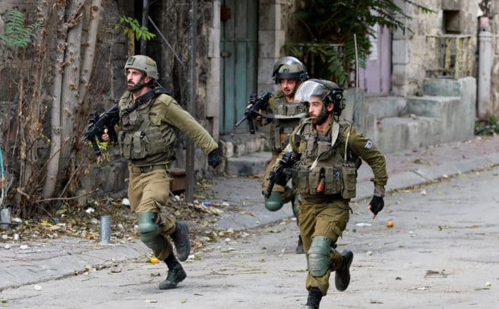 Dy të vdekur nga një sulm palestinez në Izrael