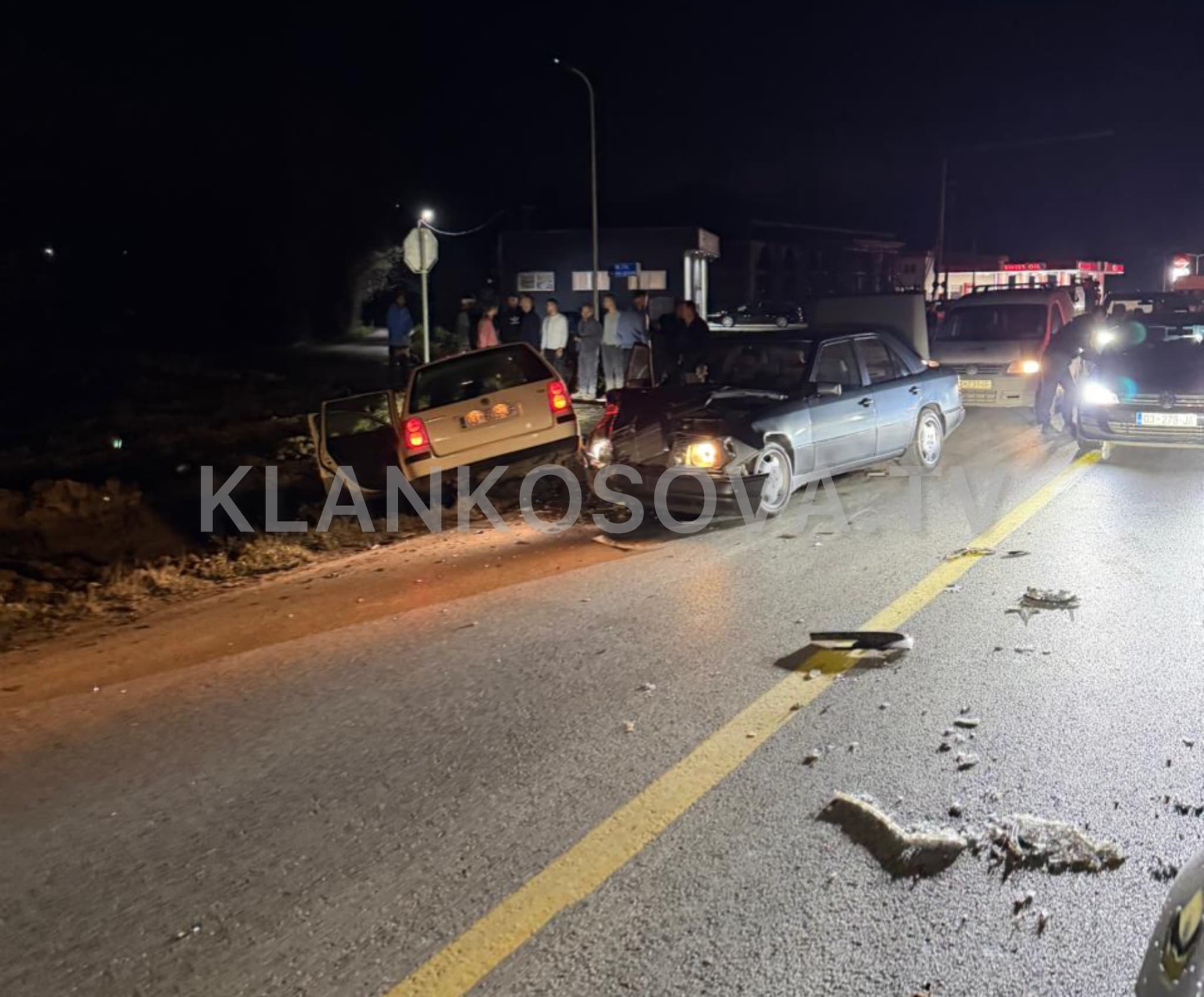 Aksident në rrugën Prishtinë - Pejë, ka të lënduar (FOTO)
