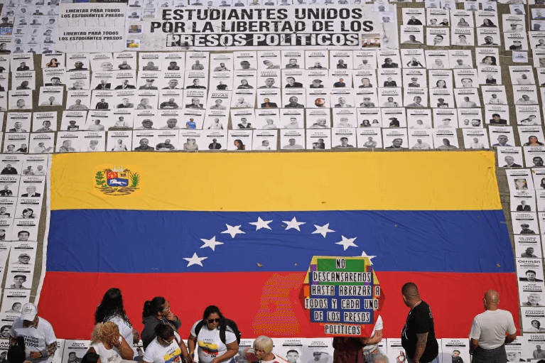 Venezuela pretendon lirimin e mbi 400 të burgosurve, OJQ-të hedhin dyshime