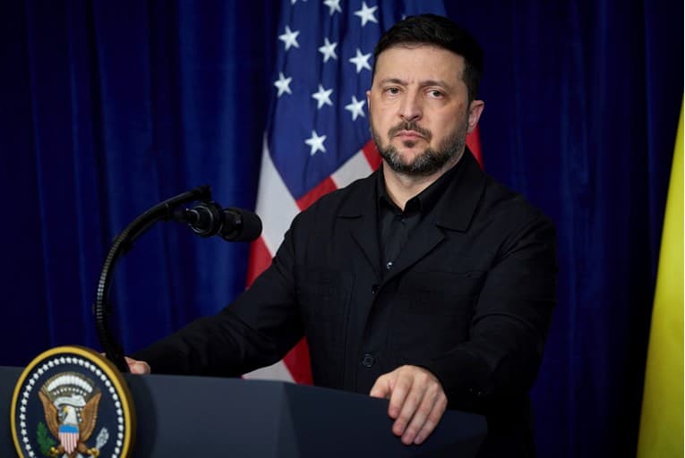 Zelensky njofton zëvendësimin e ministrit të Mbrojtjes