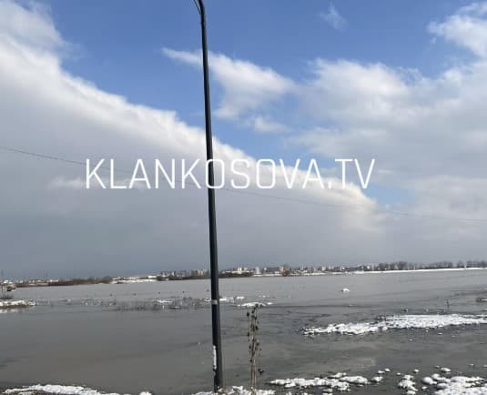 Rufci i vjetër i Lipjanit nën ujë, vende-vende i ngrirë (VIDEO)
