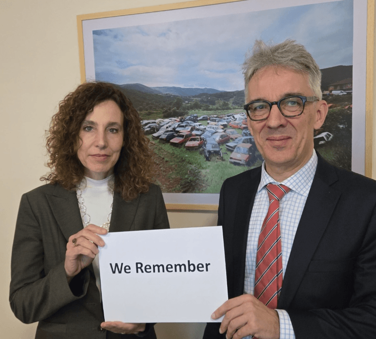 “Të mos harrojmë kurrë Aushvicin”: Ambasada gjermane në Kosovë përkujton viktimat e Holokaustit