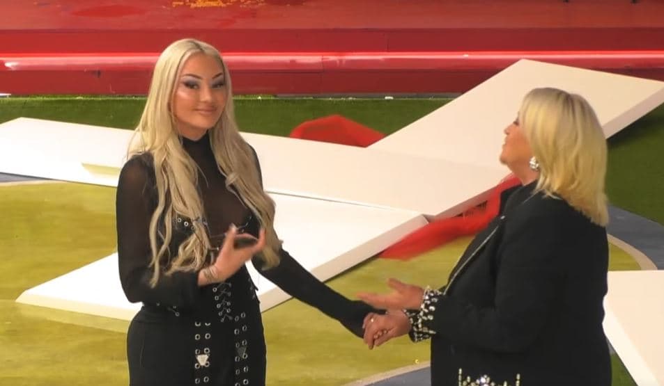 “Distancohu, luaj vetë”, nëna i jep mesazh të qartë Benitës (VIDEO)