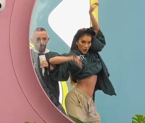 Bia kërcen në mënyrë sensuale me këngën e Londrimit (VIDEO)