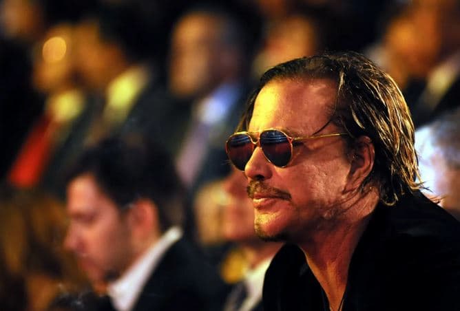 Mickey Rourke rrezikon ta qesin "në rrugë", mblidhen para për ta ndihmuar