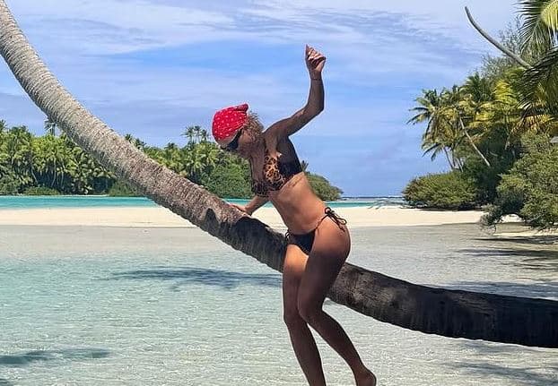 Rita Ora tregon format e saj të jashtëzakonshme me bikini