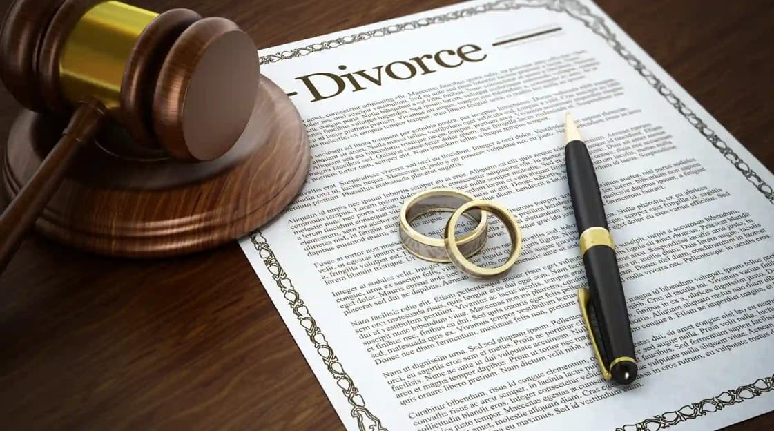Shqiptarët po martohen gjithnjë e më pak, po divorcohen më shumë