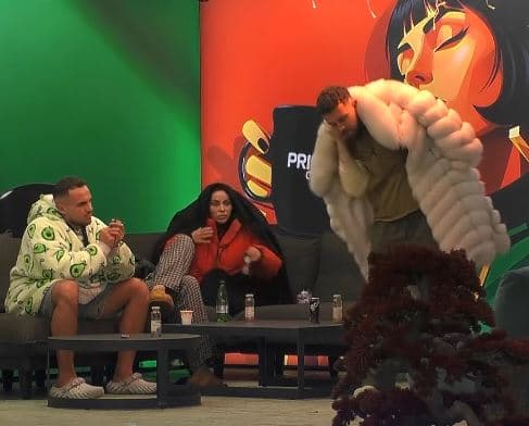 “Kujdes me fjalët”, Fjolla acarohet me Kushtrimin dhe Labinotin (VIDEO)