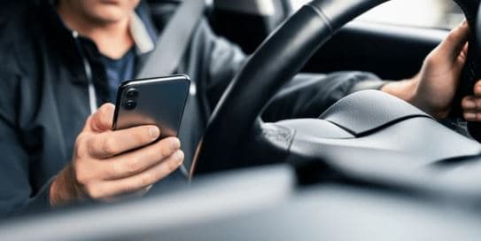 Policia në Ferizaj ndëshkon rreth 300 shoferë për përdorim të telefonit gjatë vozitjes