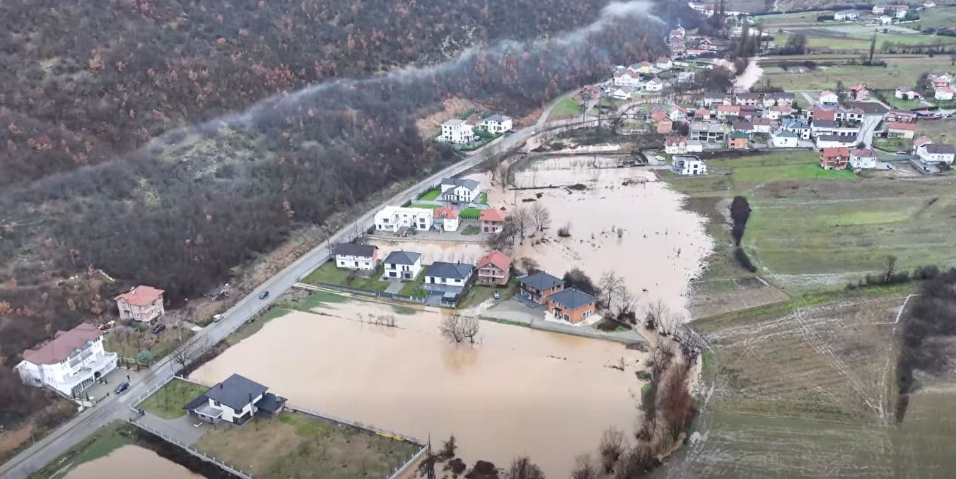 Situata pas shirave të rrëmbyeshëm në Semetisht të Suharekës (VIDEO)