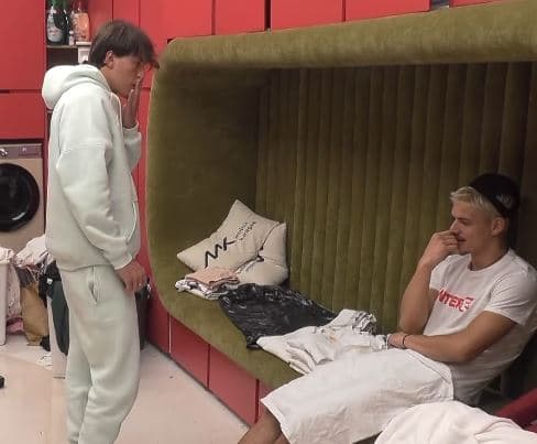 Klodi dëshiron ta mësojë vallen shqiptare: Me vjen pak marre... (VIDEO)