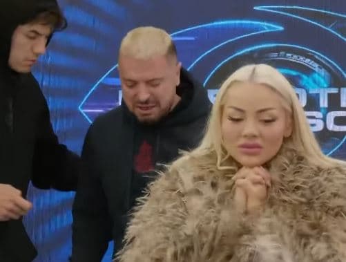 Banorët i shprehin ngushëllime Labit për vdekjen e gjyshit (VIDEO)