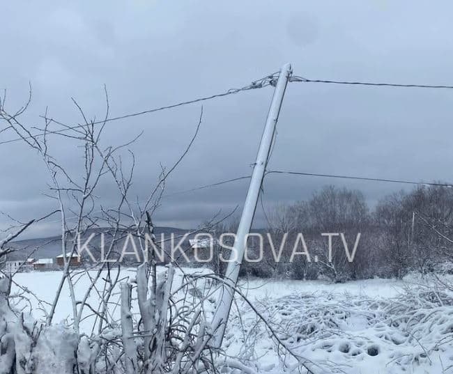 Shtyllat elektrike pothuajse përtoke, ankohen banorët e Kaçanikut të Vjetër