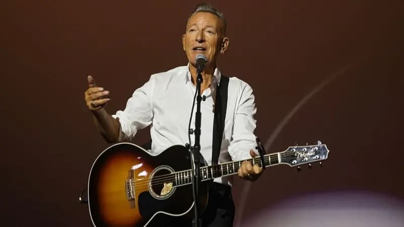 Bruce Springsteen publikon këngë në kujtim të Alex Prettit dhe Renee Good