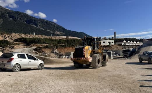 Goditet nga buldozeri, vdes 45-vjeçari në Palasë