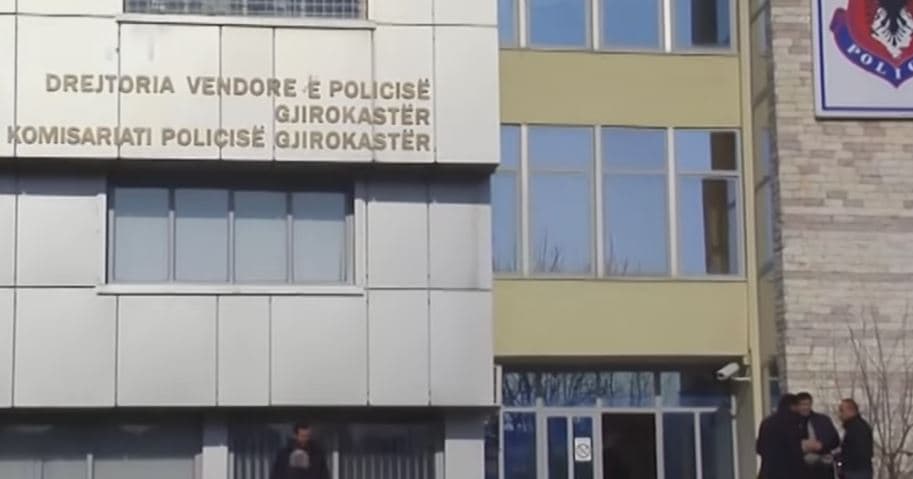 Theret me thikë një 24 vjeçar në Gjirokastër