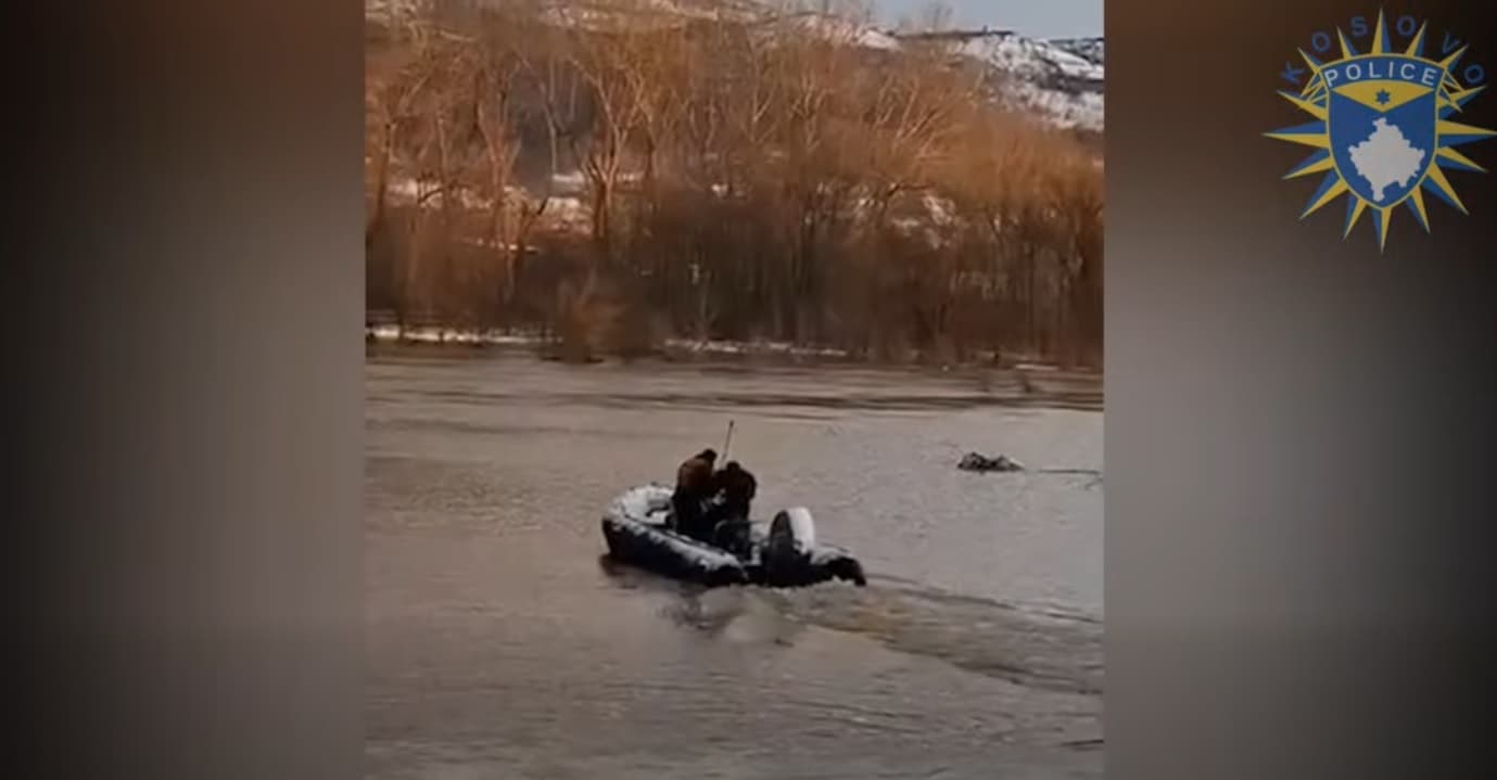 Policia evakuon një familje të bllokuar nga vërshimet në Mitrovicë