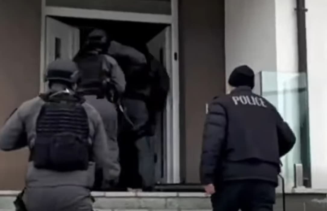 EUROPOL “zbarkon” në Kosovë, goditet rrjeti global i IPTV-së ilegale – bastisje në Prishtinë e Dragash
