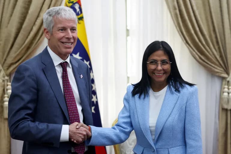 Sekretari amerikan i Energjisë viziton Venezuelën, premton rritje të prodhimit të naftës