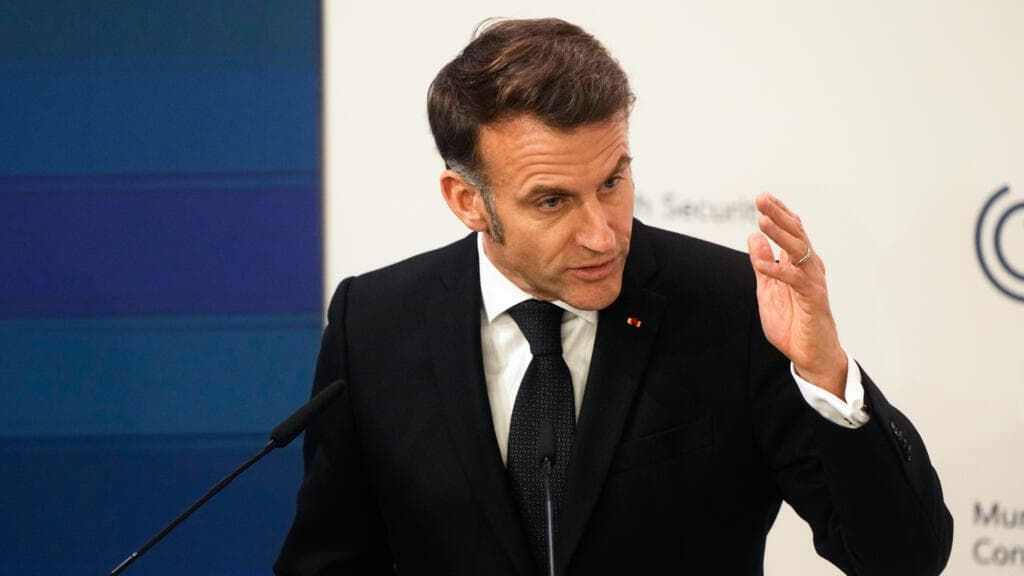 Macron: Rusia ka hyrë në recesion, është bërë plotësisht e varur nga Kina